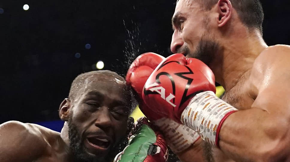 Фото: Ed Zurga / Getty Images📷Первая попытка Давида Аванесяна (справа) завоевать звание чемпиона мира, 10 декабря 2022 года в бою против Теренса Кроуфорда, оказалась неудачной