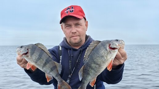 Рыбалка с женой на Рыбинском водохранилище . Ловим окуня .