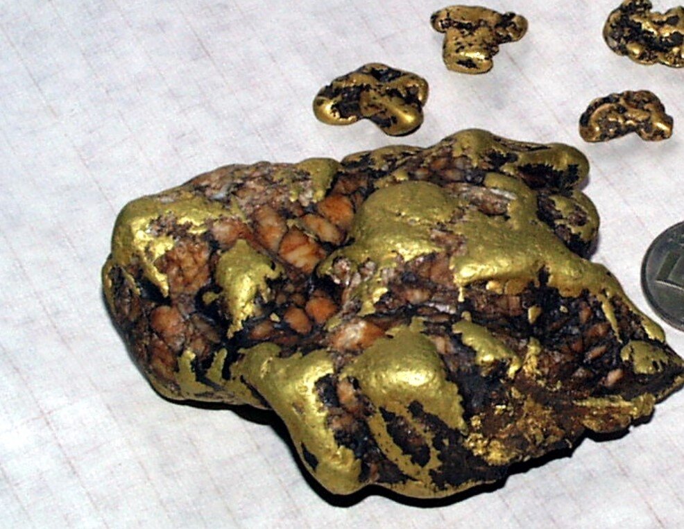 Золотые самородки могут быть найдены туристами с металлоискателями.