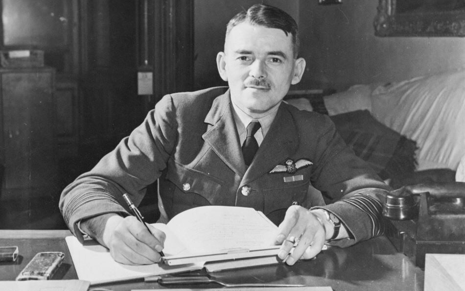 Сэр Фрэнк Уиттл (англ. Sir Frank Whittle; 1 июня 1907, Ковентри (графство Уорикшир) — 9 августа 1996, Коламбия, Хауард, Мэриленд) — английский инженер-конструктор. Отец турбореактивного авиационного двигателя.