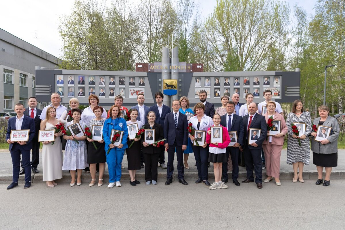    В Сургуте обновили Доску Почёта