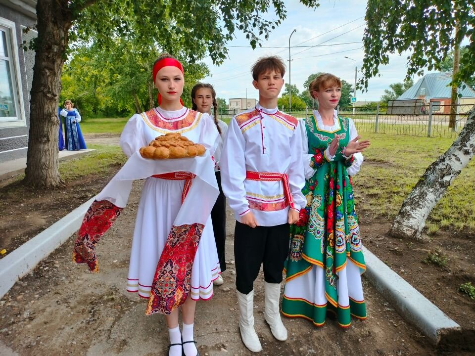    Открытие ДК в селе Степной Кучук. Источник: пресс-служба партии "Единая Россия"