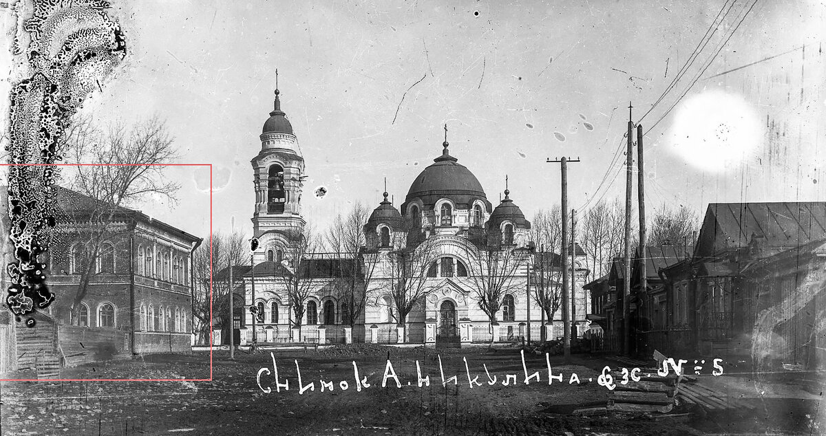 Введенская церковь. Слева выделено здание училища. 1927 г. 