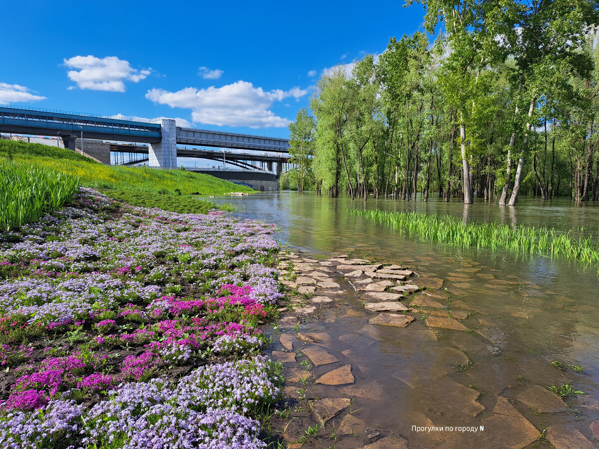 Листайте карусель