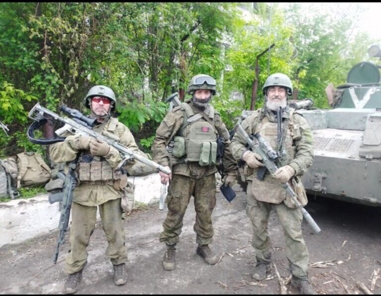 11 июня 2022 года в ходе выполнения боевой задачи в районе населенного пункта Берестовое (ДНР) погиб старший лейтенант Евгений Орлов («Мазай»), разведчик 45-й гв. ОБрСпН ВДВ