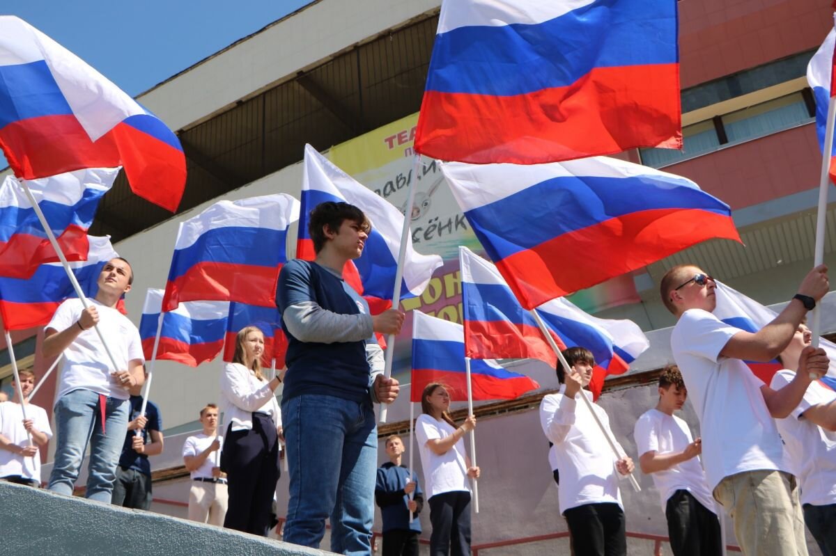 ЕР организовала по всей стране праздничные мероприятия в честь Дня России |  «Ивановские новости» | Дзен