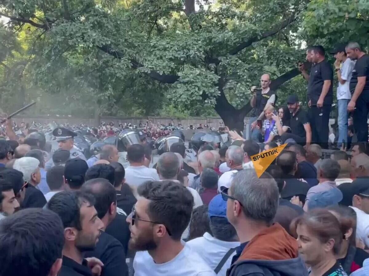    Акция протеста с требованием отставки премьер-министра Никола Пашиняна в Ереване© Sputnik