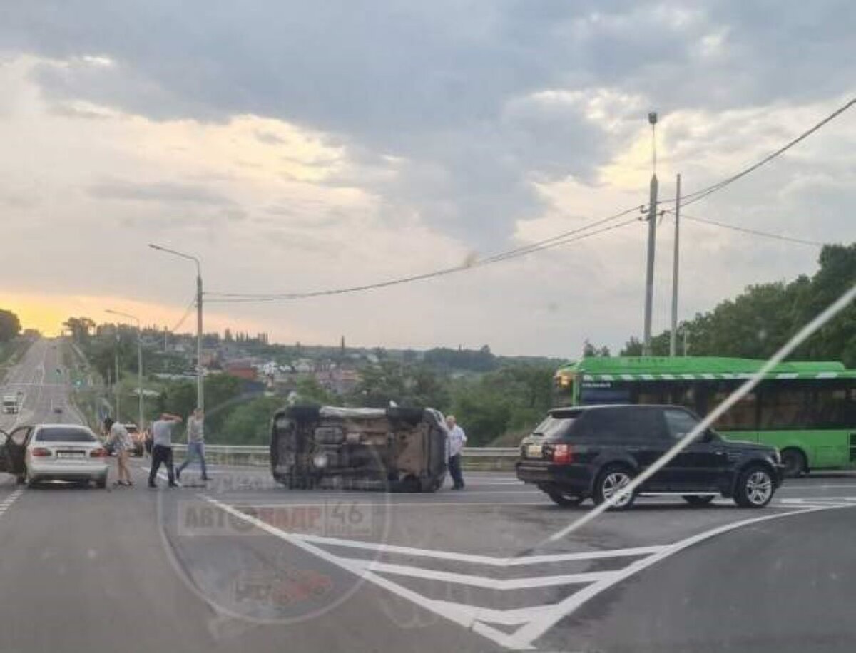 В Курске легковушка перевернулась в аварии на северном въезде | Вести-Курск  | Дзен