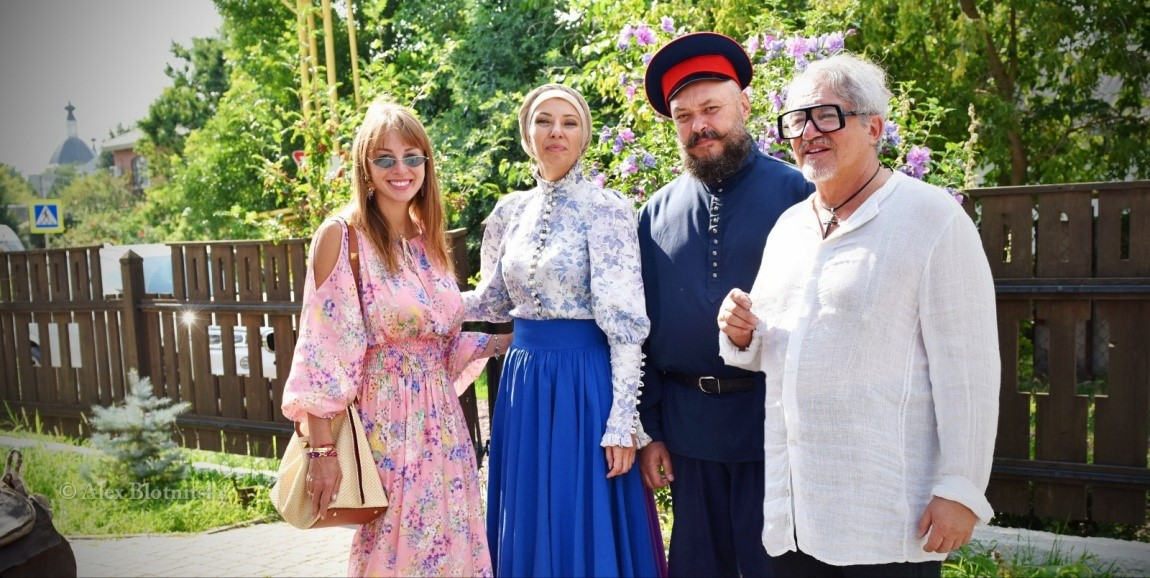 Супруги Рязановы с Полиной и Дмитрием Дибровыми.