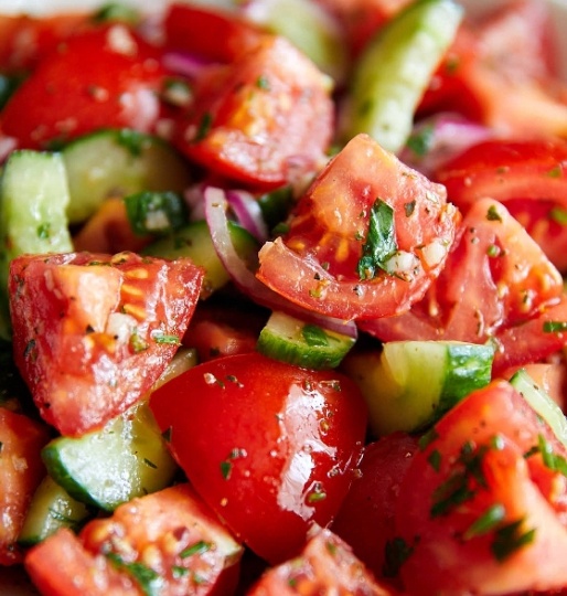 Вот почему мы неправильно храним свежие помидоры, огурцы, зелень: 3 ошибки могут испортить весь салат. И картошку тоже: век живи, век учись