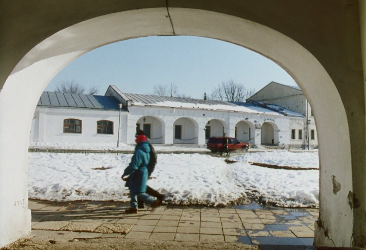 Почему мы с вами так любим этот замечательный боевик? Я думаю, в первую очередь из-за лихо закрученного сюжета. А еще из-за прекрасной актерской игры. А вдобавок из-за великолепной музыки.-7