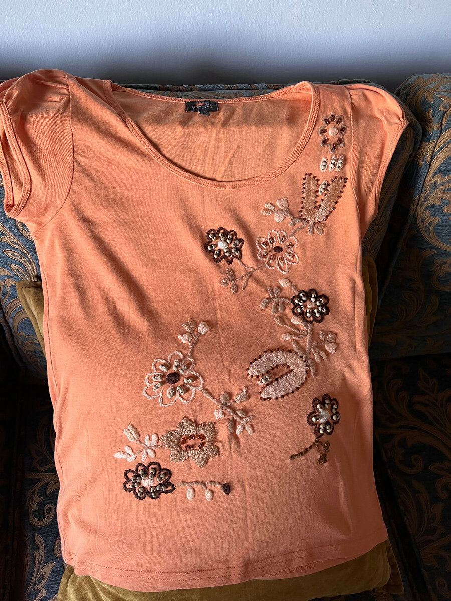 Была простая блузка.