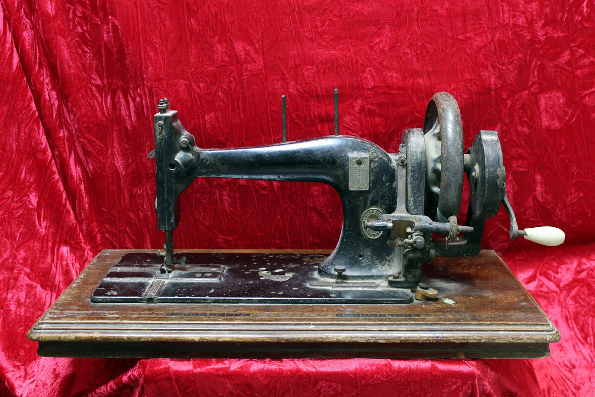 Швейная машинка «Frister&Rossmann».