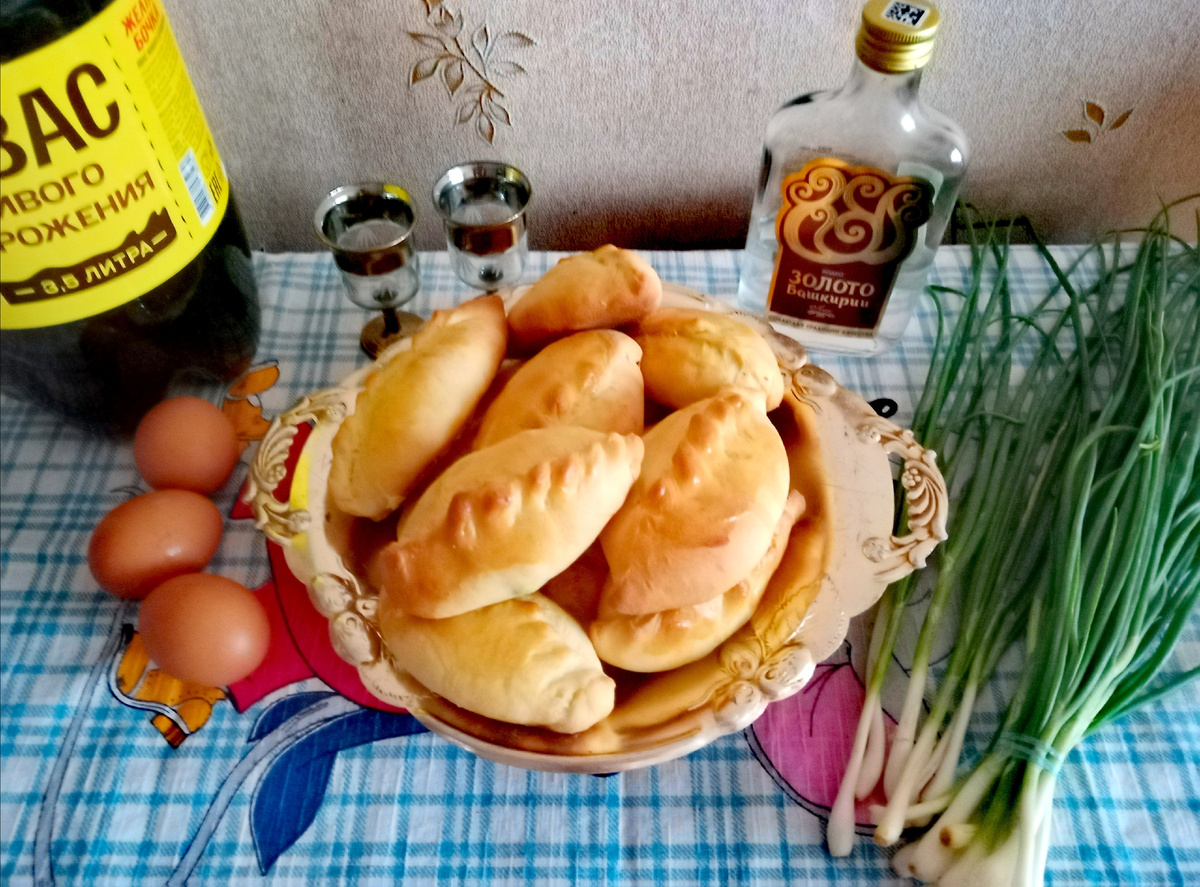 Пирожки с луком и яйцами (все фото автора канала) 