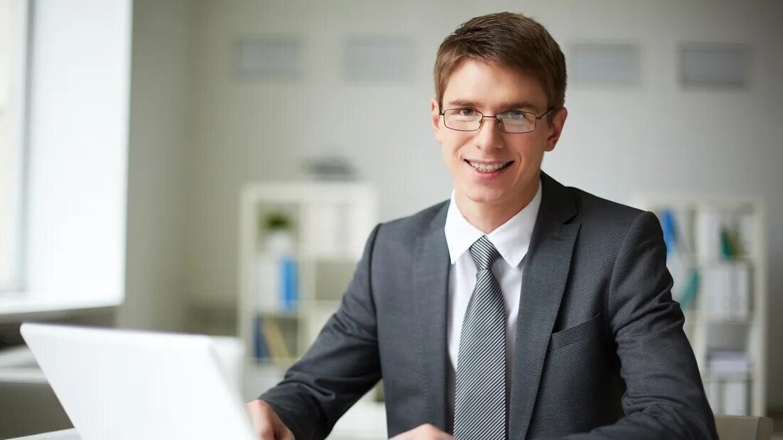 Дмитрий много раз был близок к повышению, но оно постоянно откладывается