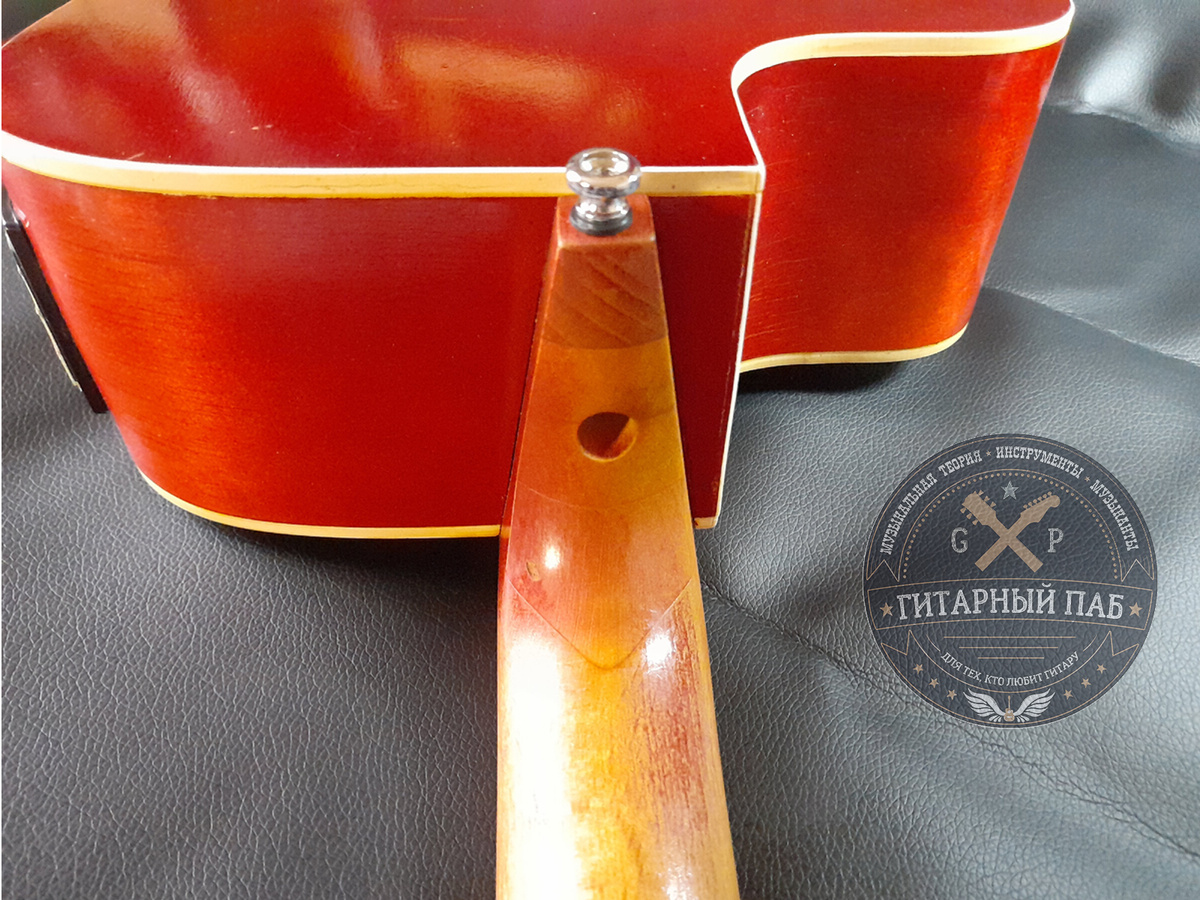 Хотя бывают и такие случаи: 4 куска дерева для одной только пятки грифа 