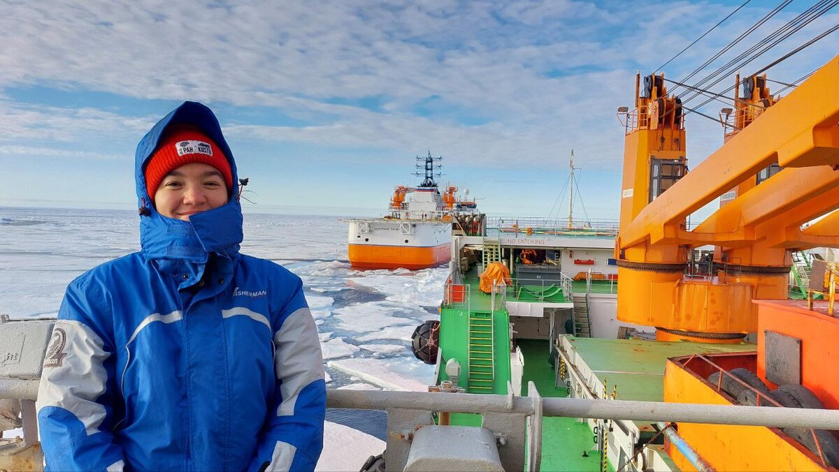 Август 2023 года. Экспедиция на НЭС "Академик Трёшников" к Ледостойкой платформе "Северный полюс".