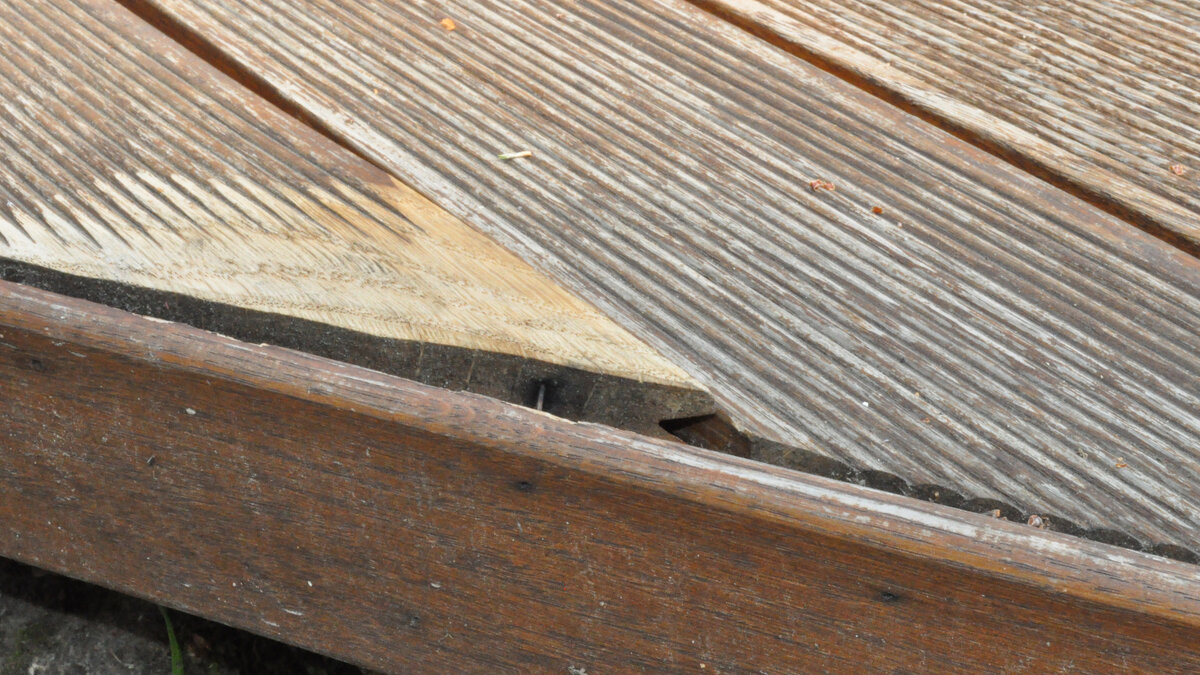 Поврежденная доска
