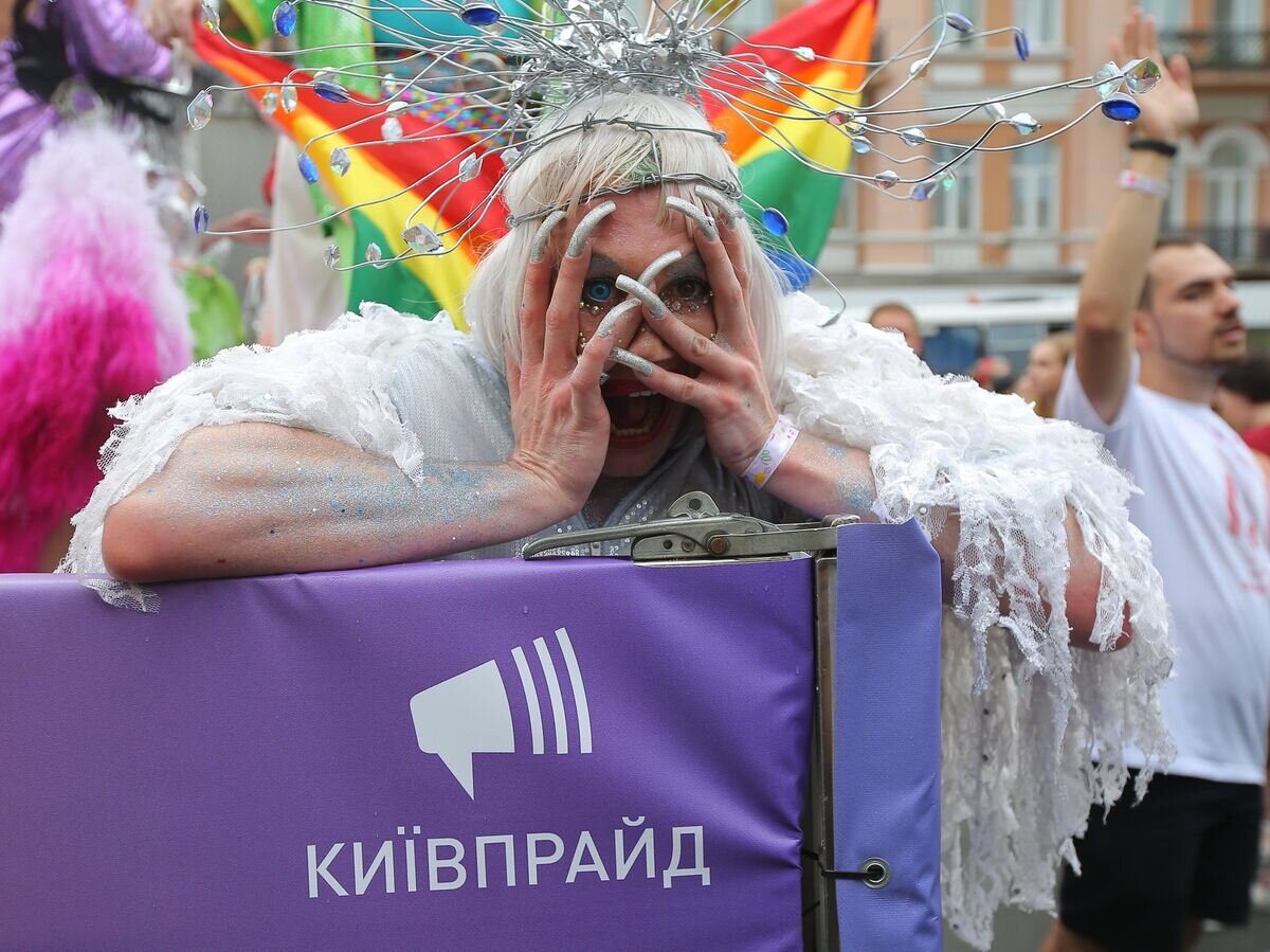    Участник "Марша равенства" в поддержку ЛГБТ сообщества в Киеве © РИА Новости / Стрингер