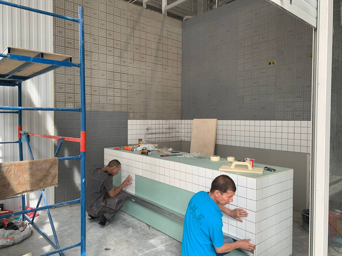 процесс монтажа кофе бара