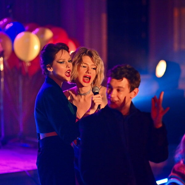     Анастасия Уколова и Елизавета Базыкина стали солистками группы «Комбинация»