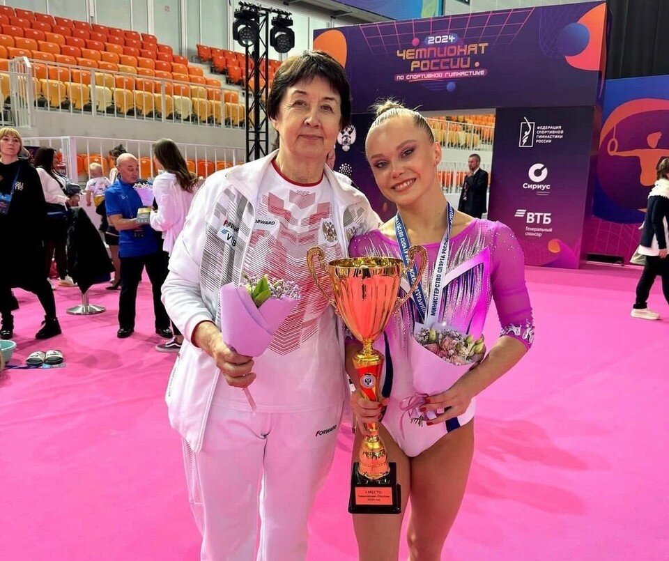    Ангелина Мельникова с личным тренером Натальей Ишковой. cspsk-vrn.ru