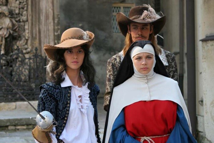 Кадр из фильма «Возвращение мушкетеров» (2009).