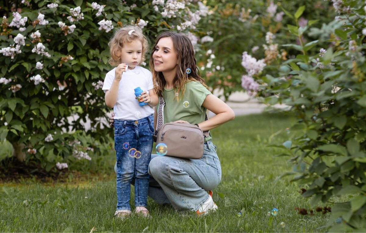 На фото кросс-боди арт. 167-890 из натуральной кожи