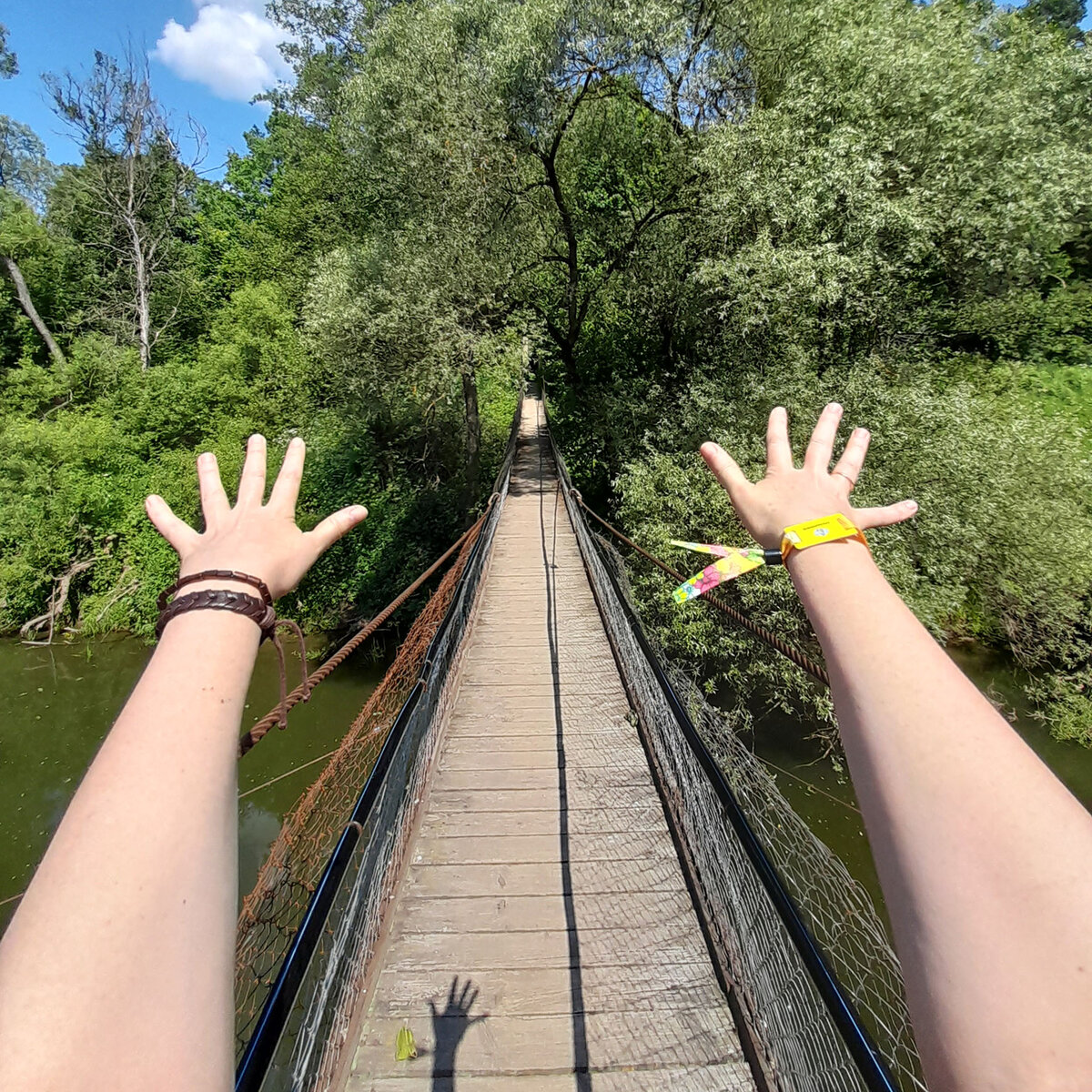 Иногда мне кажется, что у меня не две руки, а больше! Уверена, вы замечаете это по частоте моих публикаций и их качеству. Нашли третью руку на фото? 😄