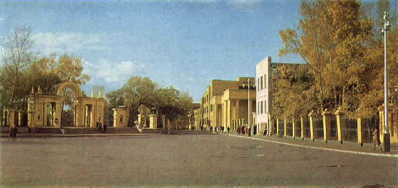 Комсомольская площадь 1966 года.