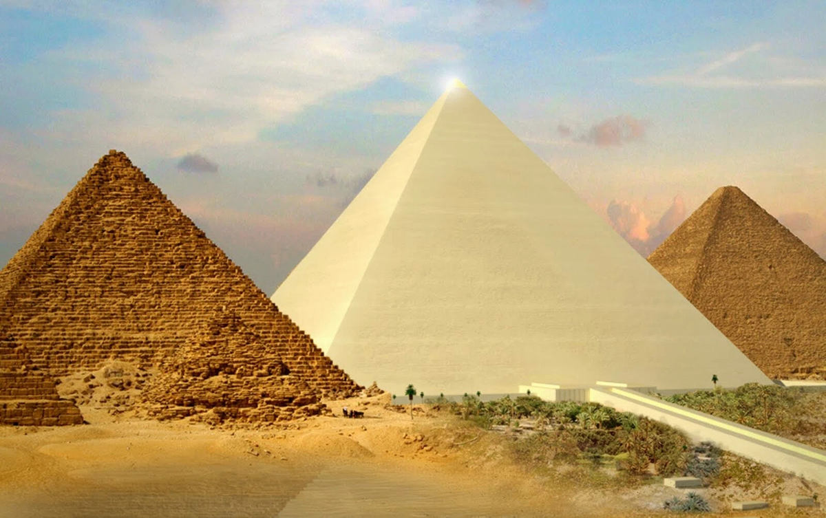 В древности пирамиды были облицованы белым песчаником. А на вершине пирамид обычно размещалось навершие из позолоченного камня - пирамидиона. Облицовка сияла и была видна издалека. Но войны, грабежи, привели к тому, что всю облицовку с пирамид давно сняли.