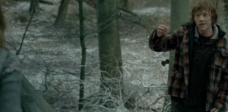 Одним из выдающихся и неизменно положительных персонажей на протяжении всего "Гарри Поттера" была Гермиона Грейнджер.-2