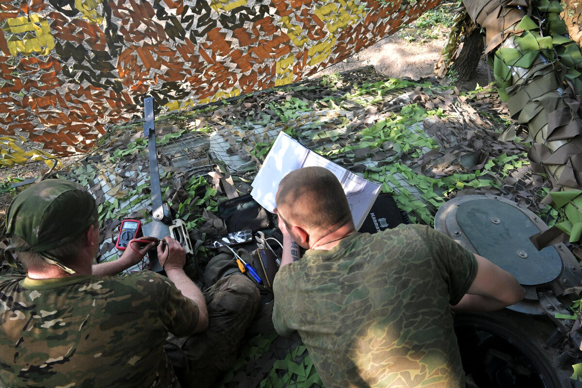 Российские мотострелки готовят БМП-3 к боевой работе в зоне СВО © Sputnik/Евгений Биятов