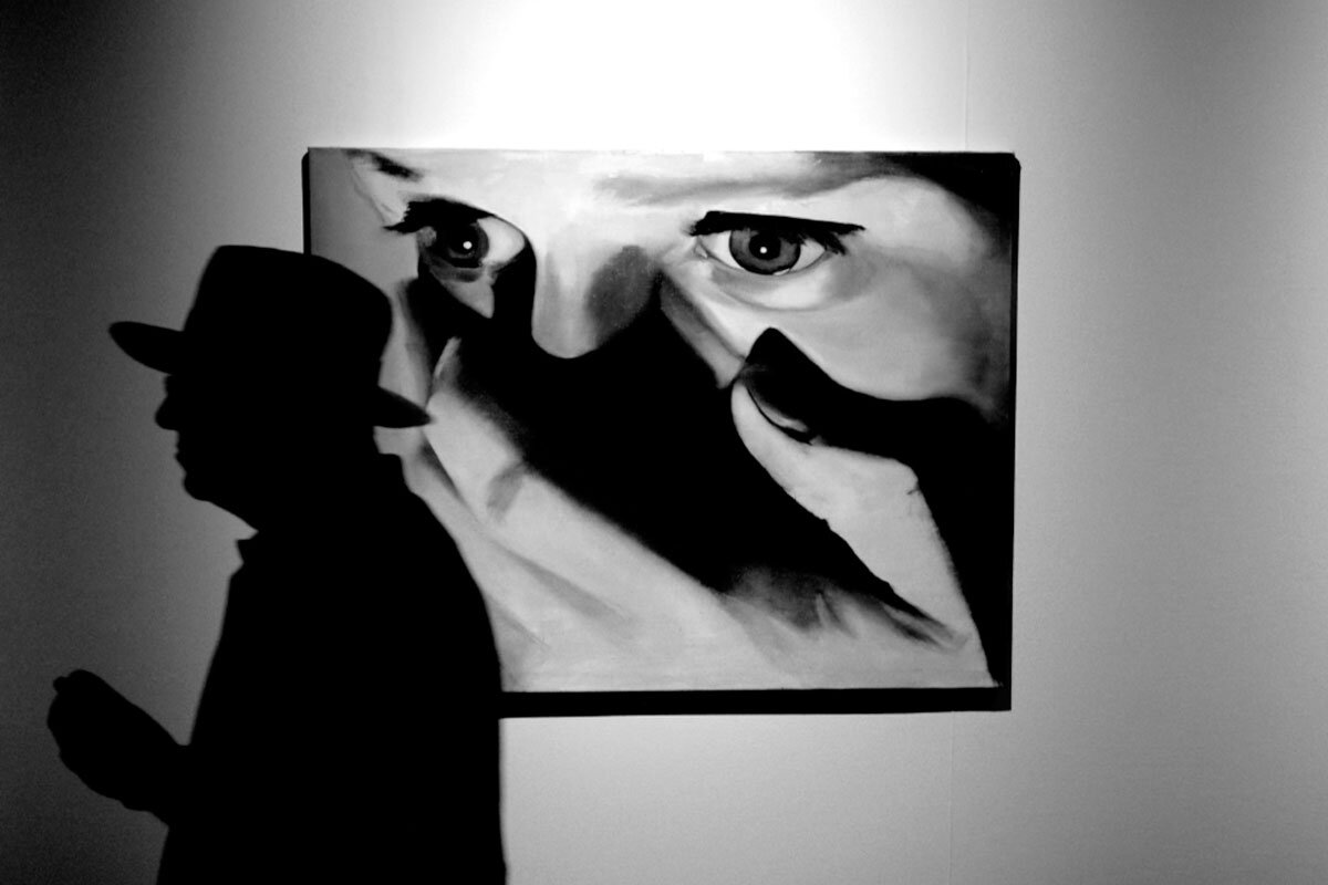 Когда человек испытывает страх перед реальной или мнимой угрозой, его способность мыслить рационально снижается, и он становится уязвимым для манипуляций