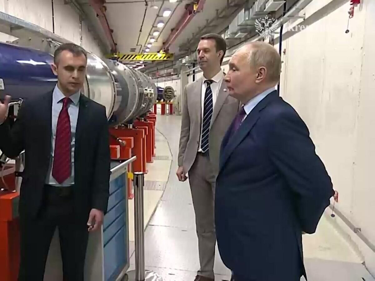    Путин осмотрел коллайдер NICA в Объединенном институте ядерных исследований© kremlin.ru