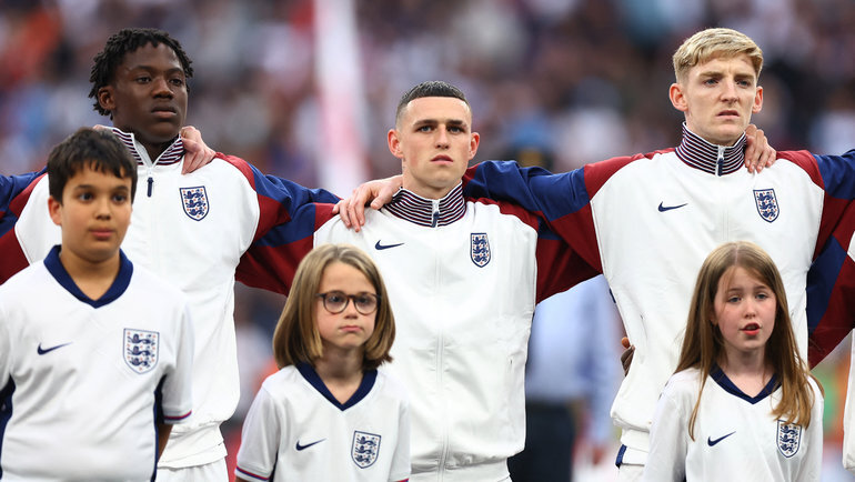    Кобби Майну, Фил Фоден и Энтони Гордон. Reuters