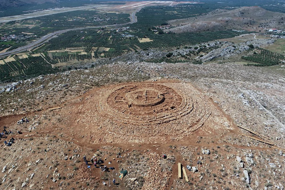    Археологи поставлены в тупик огромным 4000-летним греческим колесом