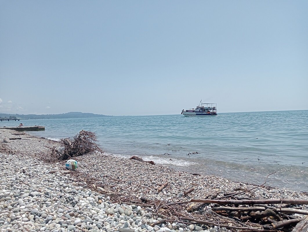 Новый Афон, июнь-2024. Центральный пляж