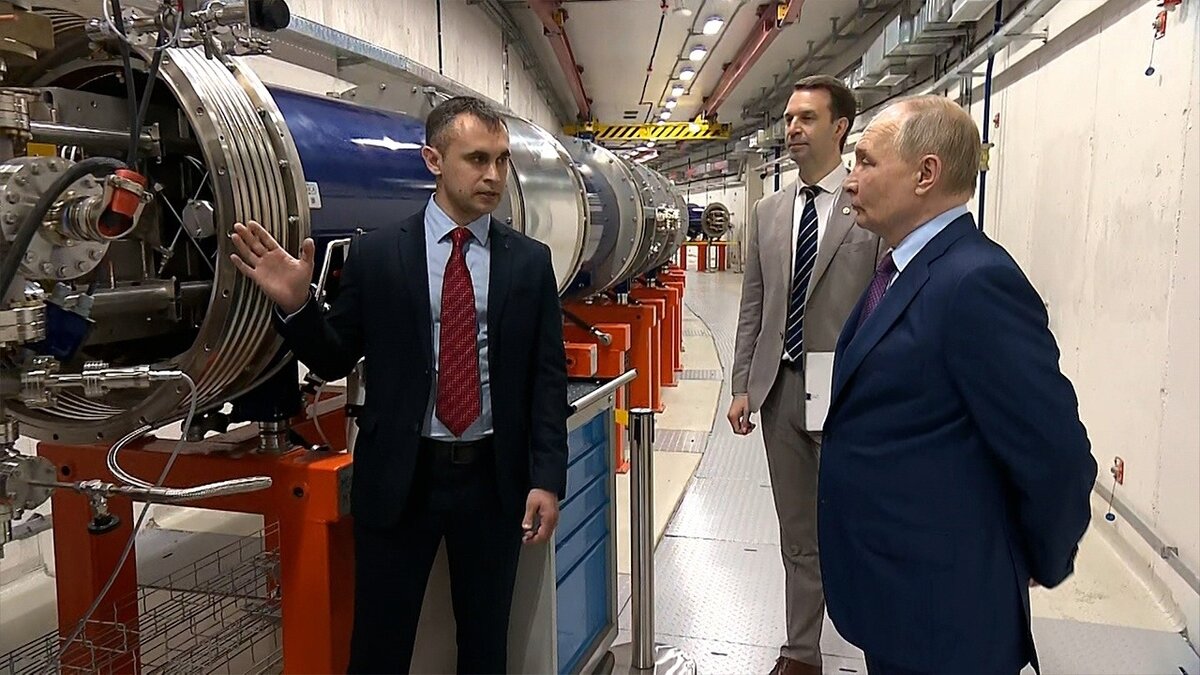    Путин дал старт технологическому пуску ускорительного комплекса NICA в Дубне