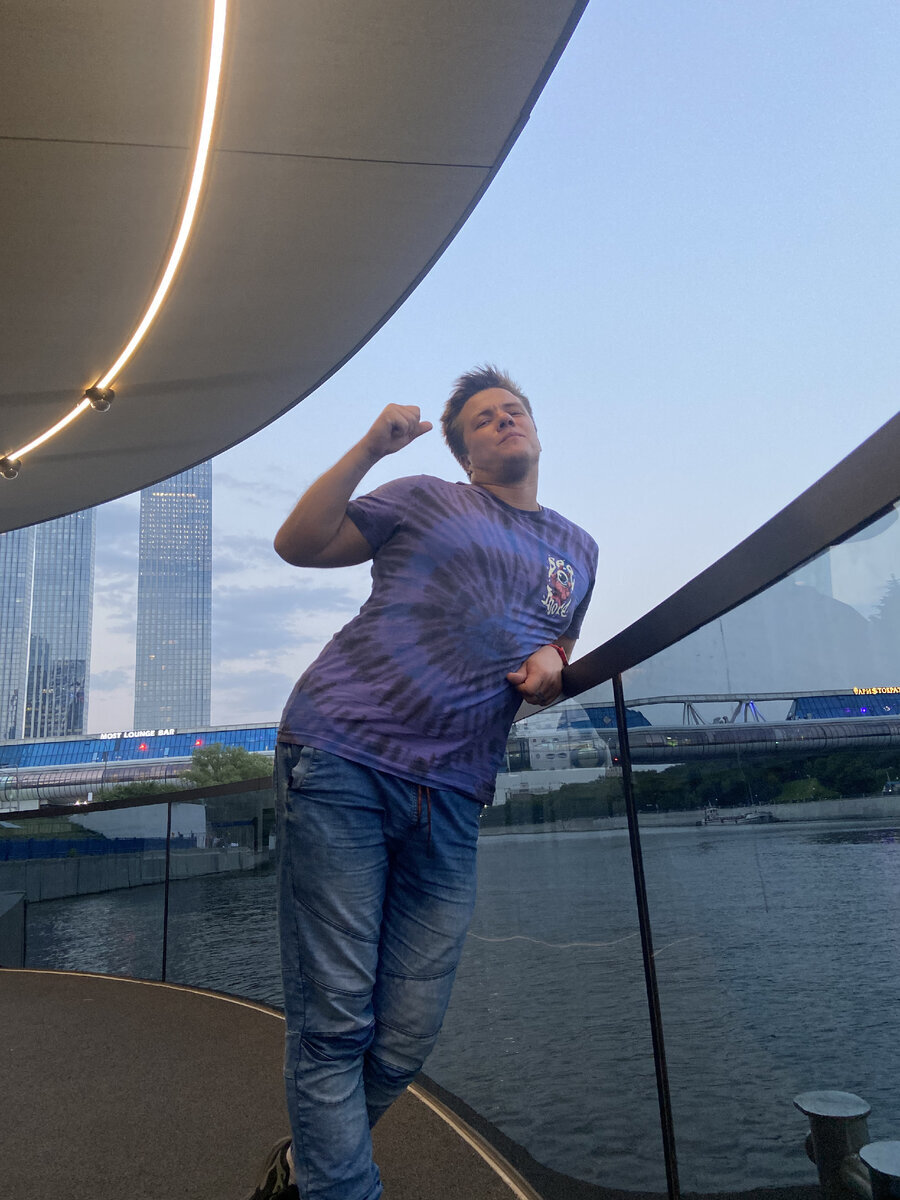 На причале, который немного шатается на воде