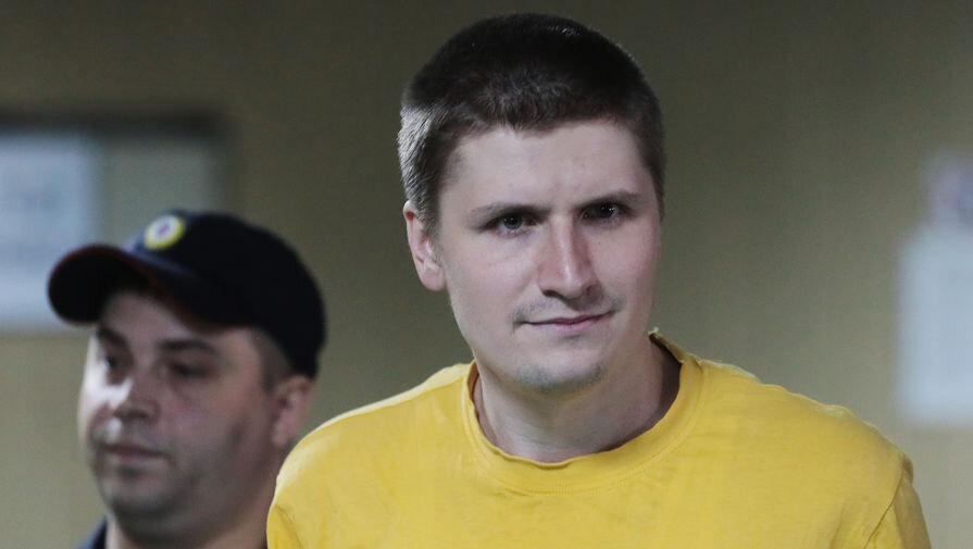 Владислав Синица, 30 лет. Обвинялся по статье о возбуждении ненависти или вражды с угрозой применения насилия (ч. 2 ст. 282 УК). Приговорен к пяти годам лишения свободы. Вину не признал. / Виталий Белоусов/РИА «Новости»   📷