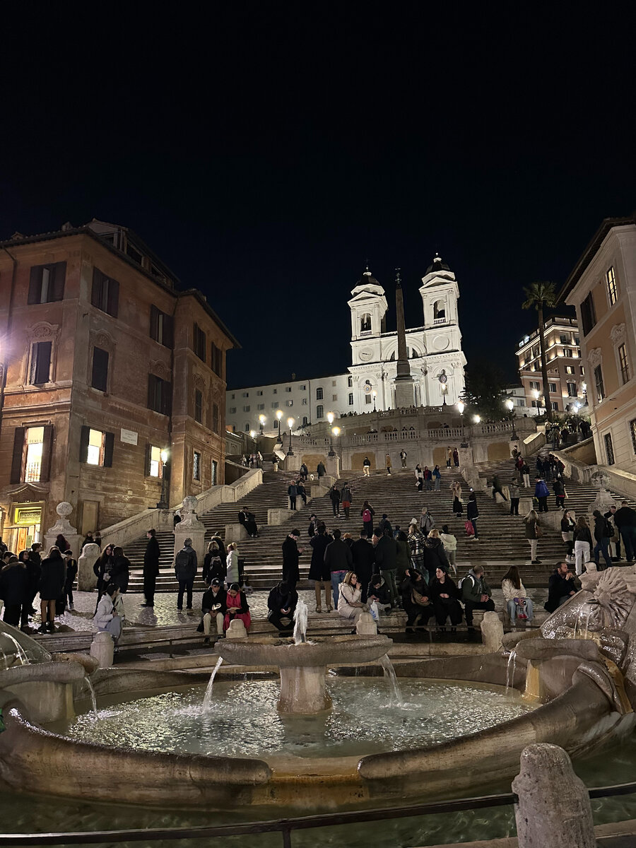 Испанская лестница и французская церковь