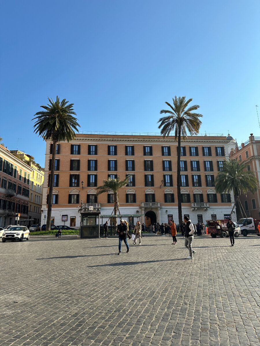 площадь Испании