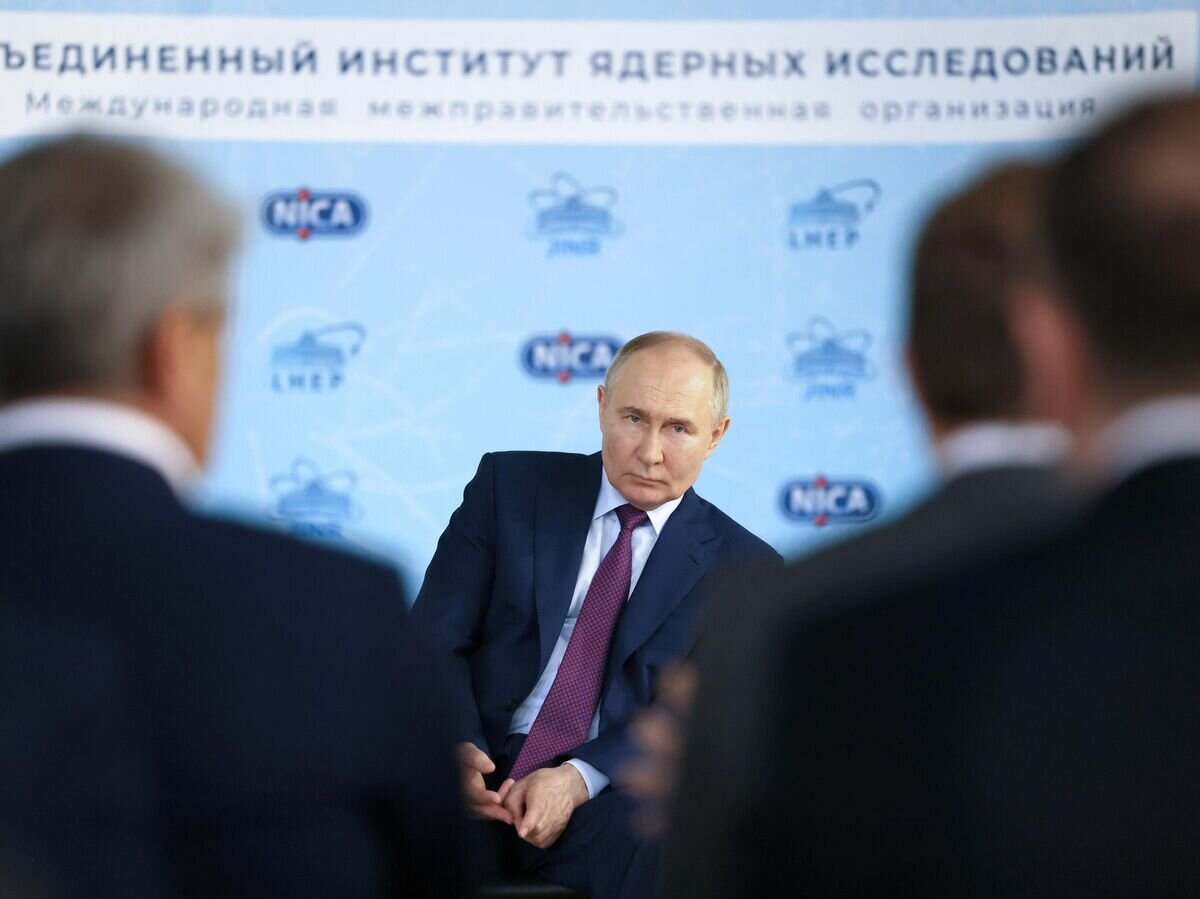   Президент РФ Владимир Путин на встрече с получателями мегагрантов и ведущими учеными в Объединенном институте ядерных исследований в Дубне© РИА Новости / POOL