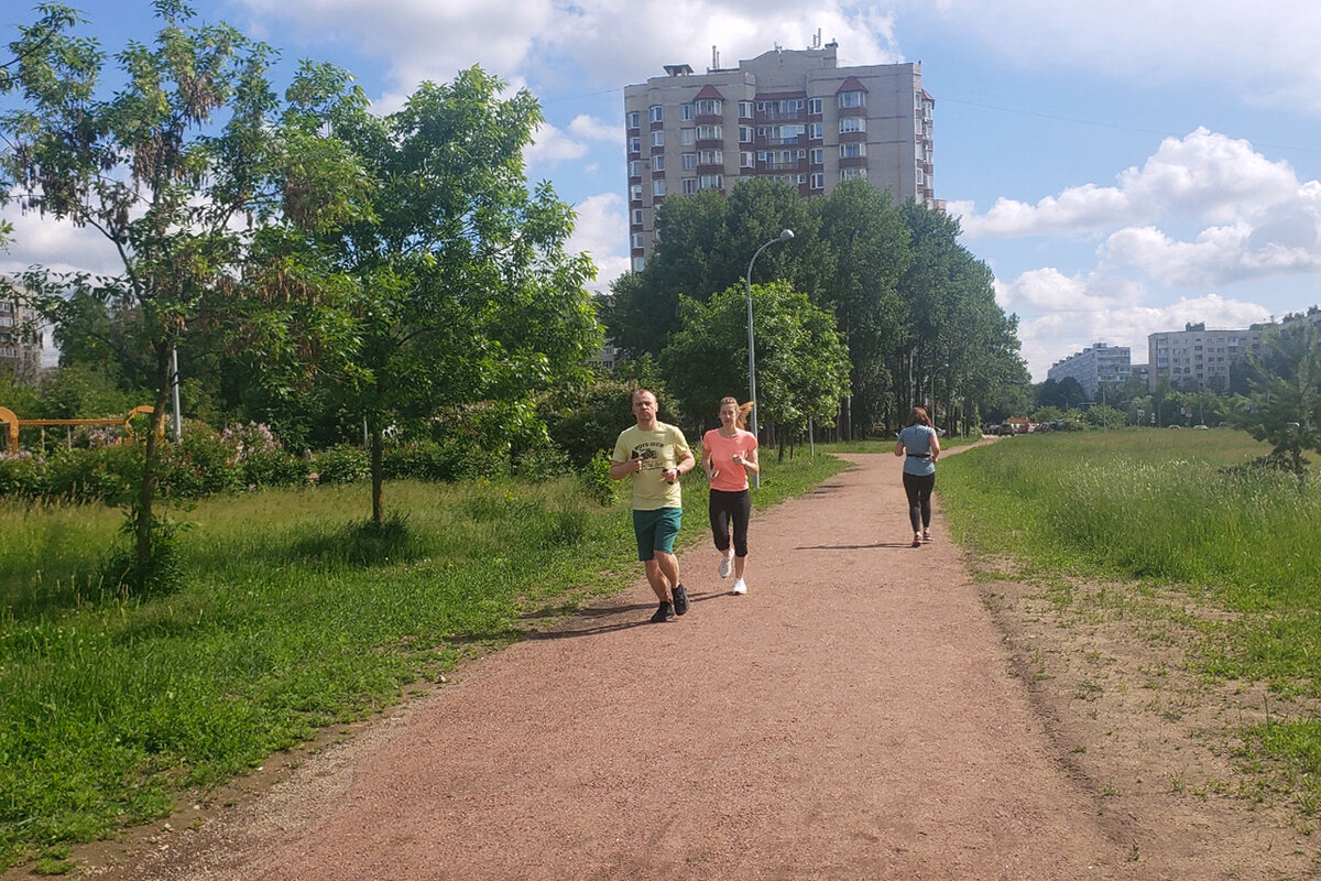 Бегуны в нашем парке