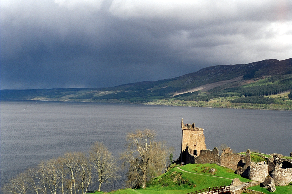 Озеро Лох Несс англ. Loch Ness, гэльск. Loch Nis. Фото из Википедии. 