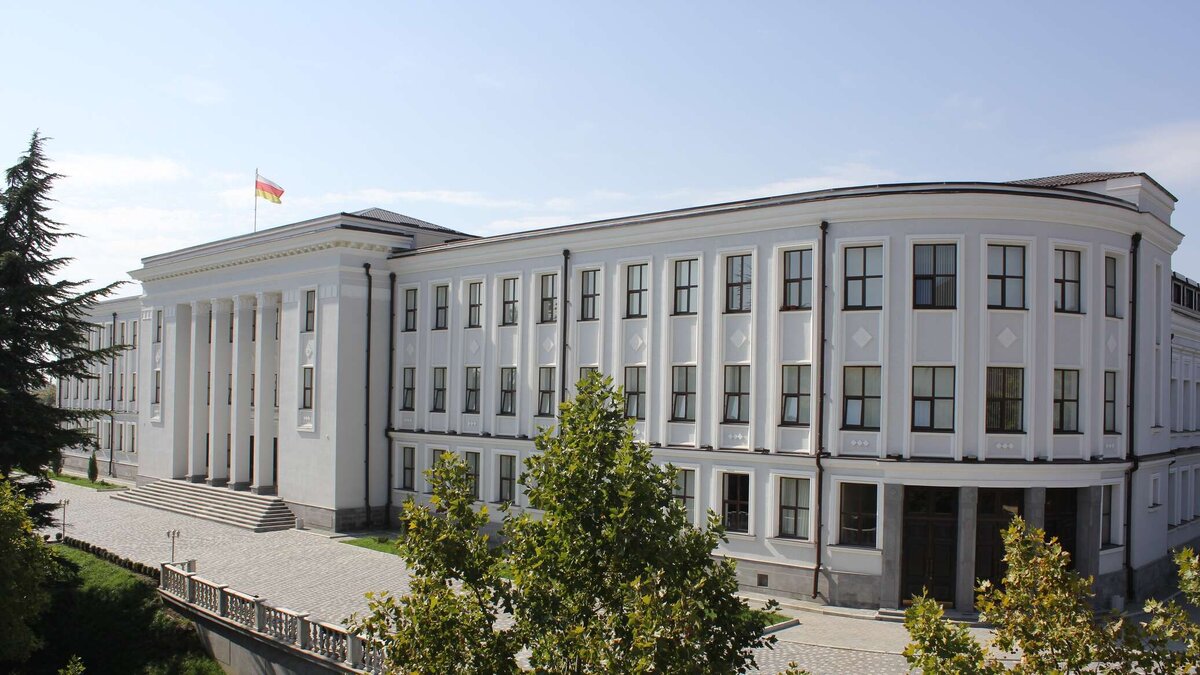 Здание парламента Южной Осетии