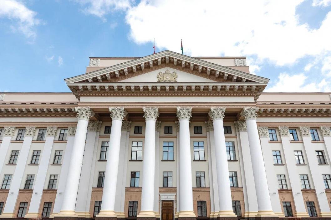    В правительстве Тюменской области перераспределили обязанности Вячеслава Вахрина