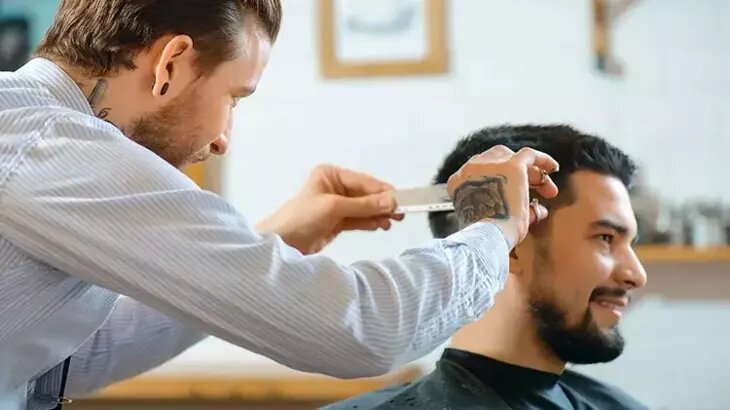 Смотрите, какой довольный. Ну еще бы 😃