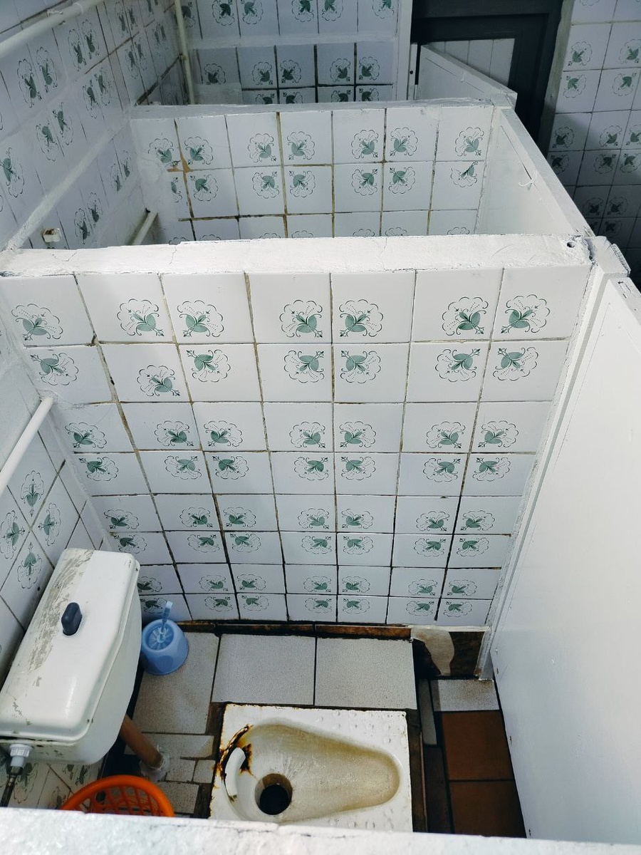 Фото автора канала, туалет на вокзале в Оренбурге 